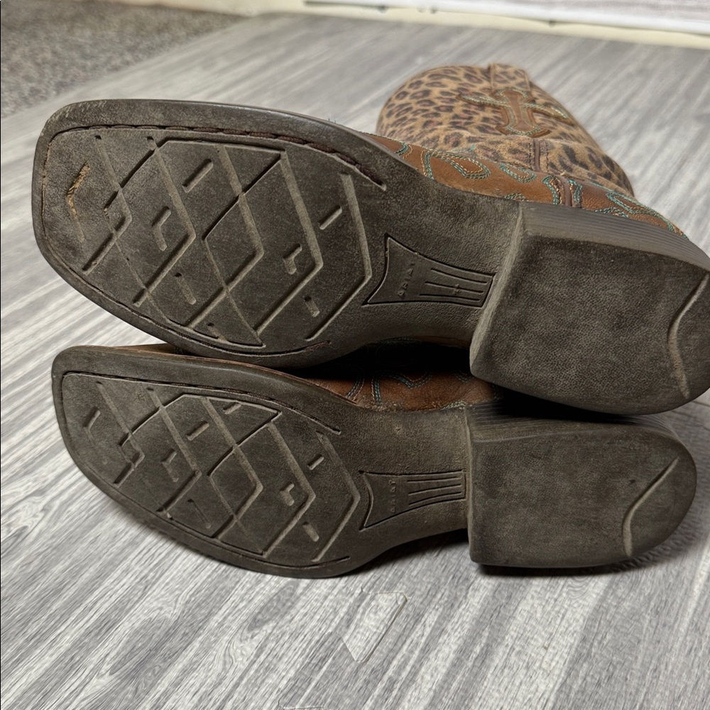 Ariat Brown Leopard Print Cowboy Boots with Cross Detail Size 4 - Picture 5 of 6